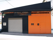 Fachada del taller-estudio de aerografía custom